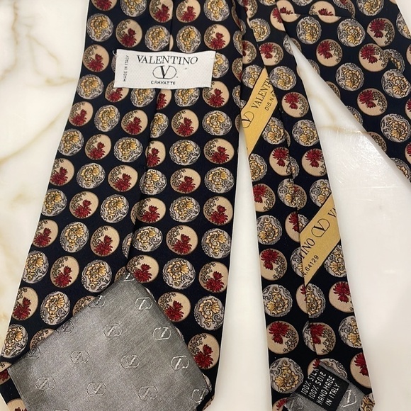Valentino Black With Red & Yellow Floral Circles 100% Silk Tie—Great!! Italy-EUC - Picture 4 of 8